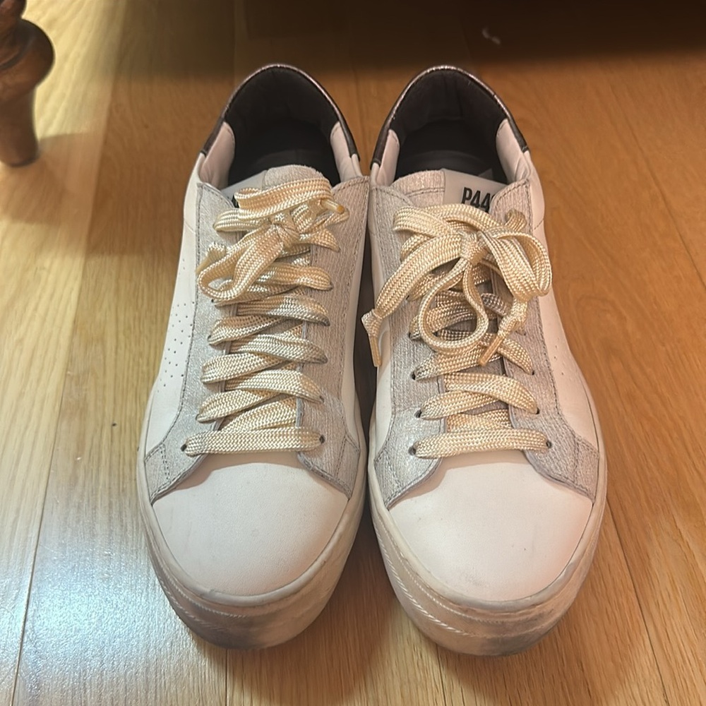 Classic Women's White Leather Sneakers with Metallic Accent - Picture 8 of 15